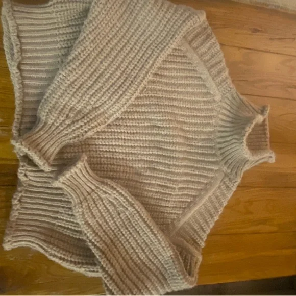 H&M Chunky Knit Beige Turtleneck Sweater - Picture 5 of 10